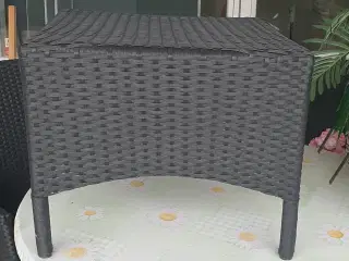 Skammel i polyrattan
