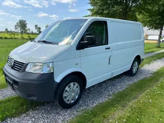 VW Transporter 2,5 TDi 130 Kassevogn Nysynet