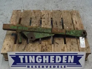 John Deere 2450 R.H. Liftarm AL26679