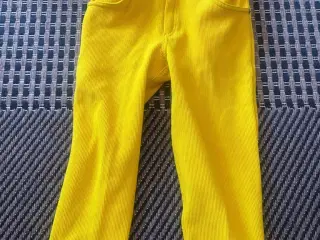Fin gul bukser til salg