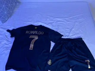 2023/2024 Ronaldo al Nassr trøje og shorts