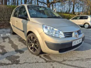 Renault Scenic 1.6 16V – Perfekt familiebil til en