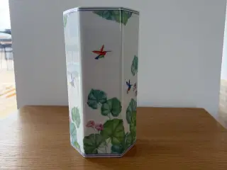 Royal Copenhagen “Colibri” sekskantet porcelænsvas