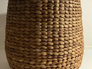 Fed stor, ældre kurv