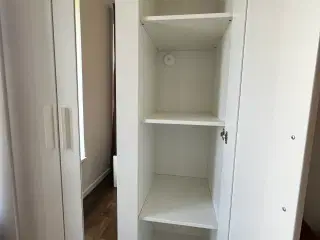 Tredørs garderobe