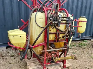 Hardi sprøjte 600l. Med 12m. Bum