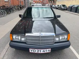 Mercedes 190E 