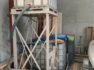 - - - Vandtårn