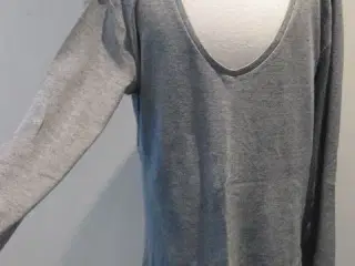 Str. L, grå elastisk bluse