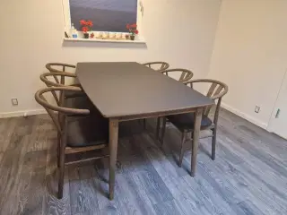 Spisebord med 6 stole og 2 plader 