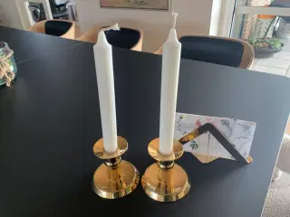 2 guldbelagte lysestager og servietholder 