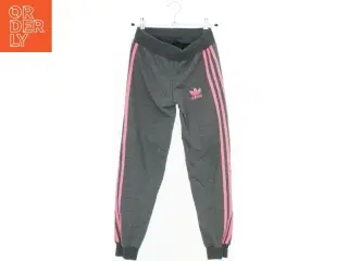 Træningsbukser med striber fra Adidas (str. 134)
