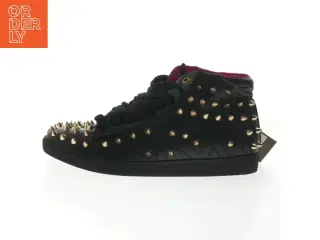 Sorte sneakers med nitter fra Pieces (str. 38 )