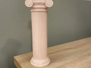 Athena Vase (Pink) fra DOIY
