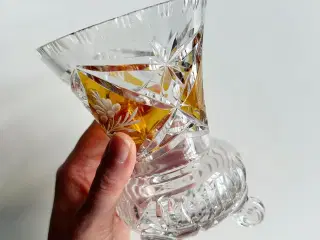 Krystalpokal, ravfarvet, 3 sneglehusfødder, NB