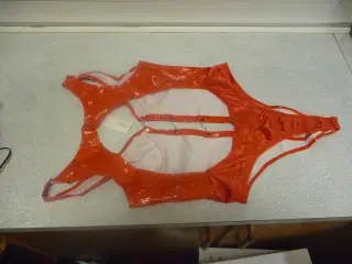 vinyl/pvc body rød str S læs mere 