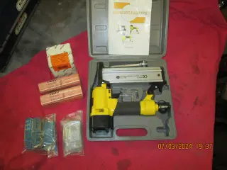 TRYKLUFT HÆFTE/KLAMMEPISTOL.