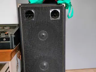 matcherput og to højttalere