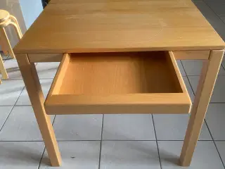 Spisebord med skuffe fra Haslev Møbelfabrik