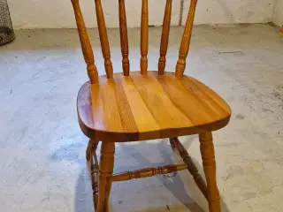 Stole i massivt lyst træ