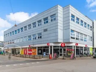 Centralt beliggende butikslokale som ligger ud til Dytmærsken i Randers Centrun