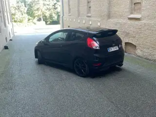 ny synet ford fiesta black edtion