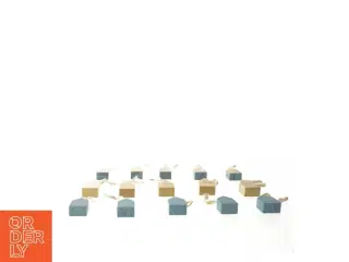 Små træhuse til bordpynt, ophæng eller bordpynt  (str. 7 x 3 cm og 5 x 3 cm)
