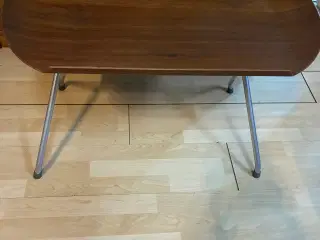 Bakkebord med stålben