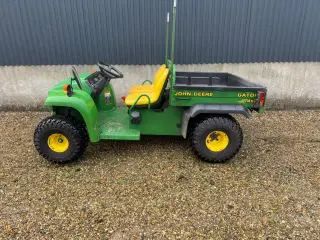 John Deere Gator 