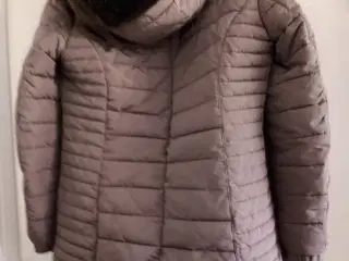 FLOT LÆKKER VINTERJAKKE MED VARM HÆTTE LYNLÅS & TR