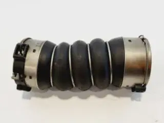 BMW F10/F11 Trykslange fra turbo til Intercooler