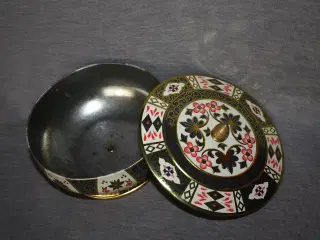 Crown Derby dåse med låg  17,5 cm