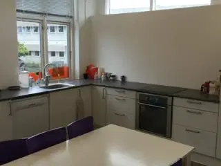 200m2 nyistandsatte lyse lokaler Farum