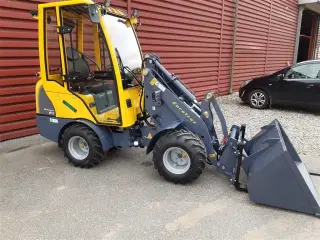 Eurotrac W11 med lang arm, førerhus, skovl og gafler