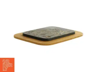 Træ Ophæng med udskåret motiv (str. 15,5 x 12 cm)