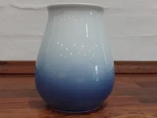 B&G Vase med Julerose