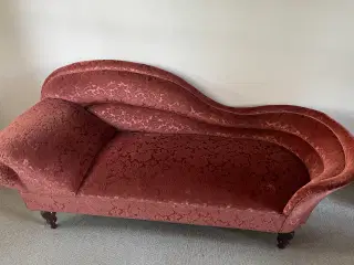 Ombetrukket chaiselong med skiftede fjedre sælges