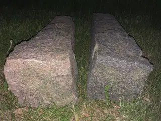 Granit stolper 