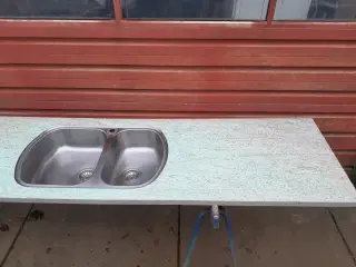 Bordplade med underlimet dobbelt vask 328 cm +