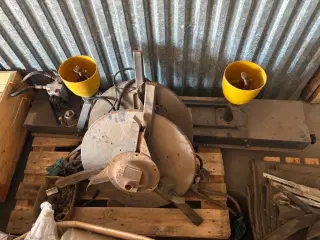 - - - CLAAS Halmspreder