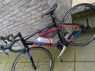 Flot og velholdt Giant Contend SL racercykel sælge