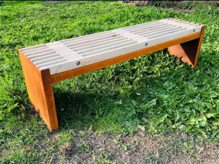Havebænk i Cortenstål.