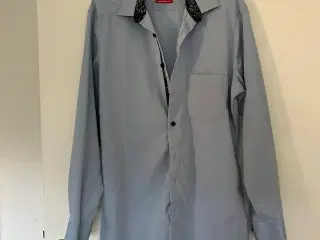 Royal class lyseblå skjorte Str 40. Modern fit . L