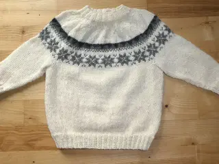 HELT NY, UBRUGT, HÅNDSTRIKKET ALPACABLUSE