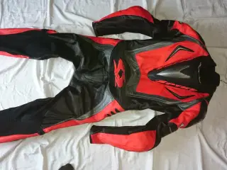 Super God Mc dragt