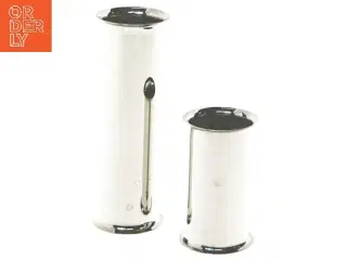 To lysestager i metal (str. 9 og 15 cm)