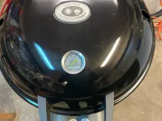Gas grill / outdoor chef.