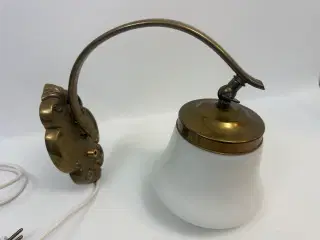 Vintage messing / opalglas væglampe