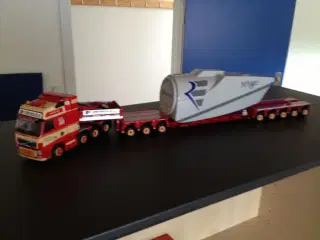 Tekno model lastbil med vindmøllehus