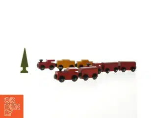 Træ legetøjstog med træer (str. 8 cm)